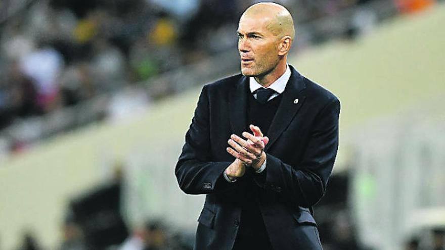 Zidane, atento al juego.