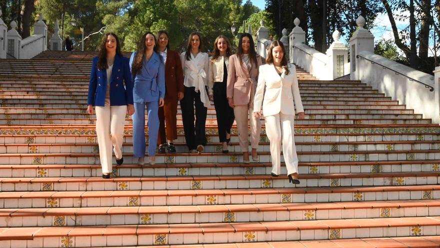 La reina de las fiestas de Vila-real se presenta con su corte de honor en el Termet