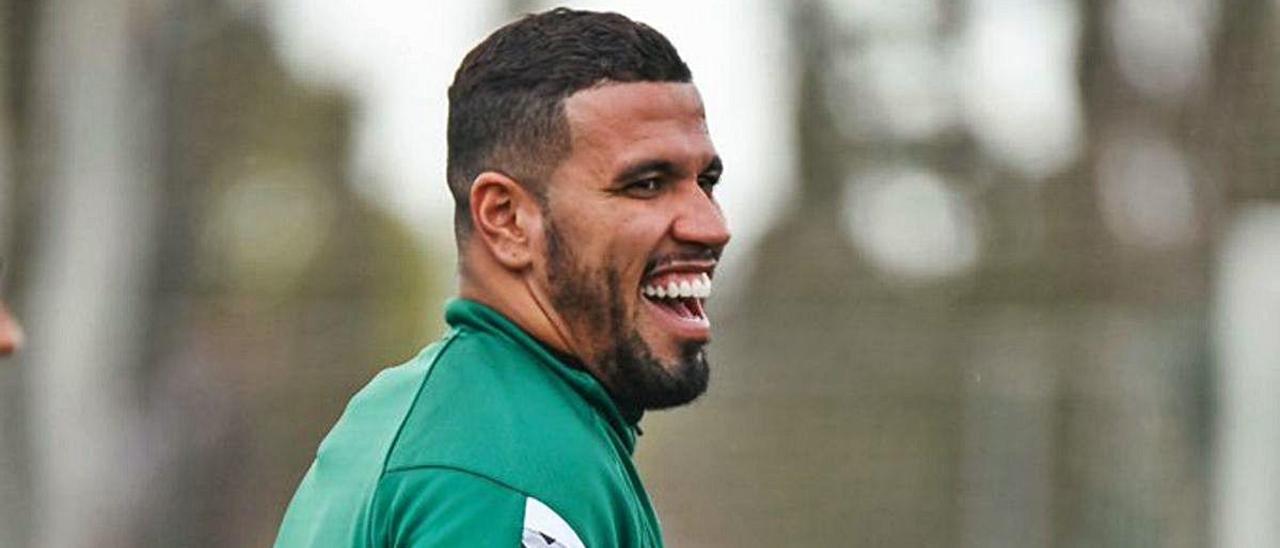 Jonathas, sonriente al conocer que ya puede incorporarse a los entrenamientos del Elche.