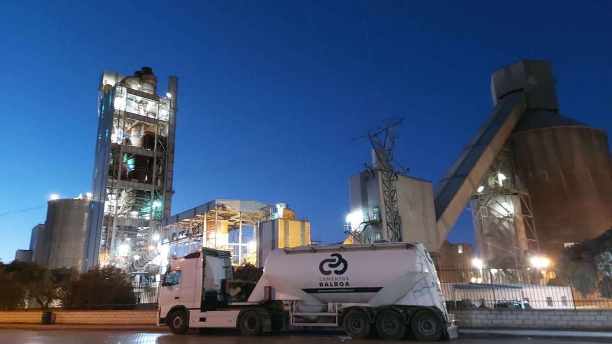 Factorías en Extremadura: Cementos Balboa cumple una semana con el horno  parado