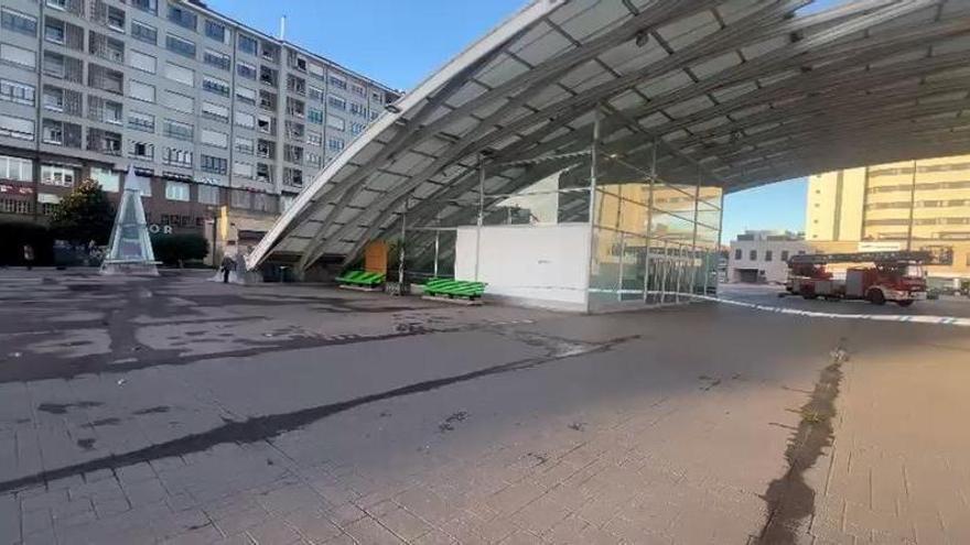 Alerta en Oviedo por el temporal de viento: el vendaval provoca desperfectos en la cúpula de la Losa y rompe los cristales de varias ventanas