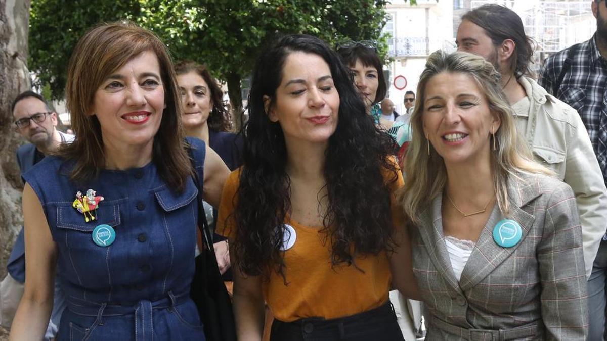 Marta Lois, por la izquierda, María Rozas (CA) y Yolanda Díaz, en Santiago