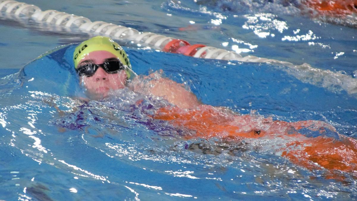 La piscina de Vilagarcía acoge la primera competición oficial de su historia con la Liga Gallega de salvamento