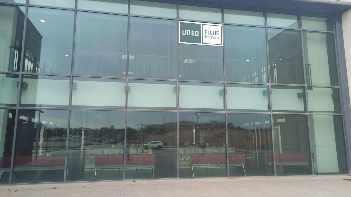 Sede de la UNED de Elche en Torrevieja, ubicada en el Conservatorio Internacional