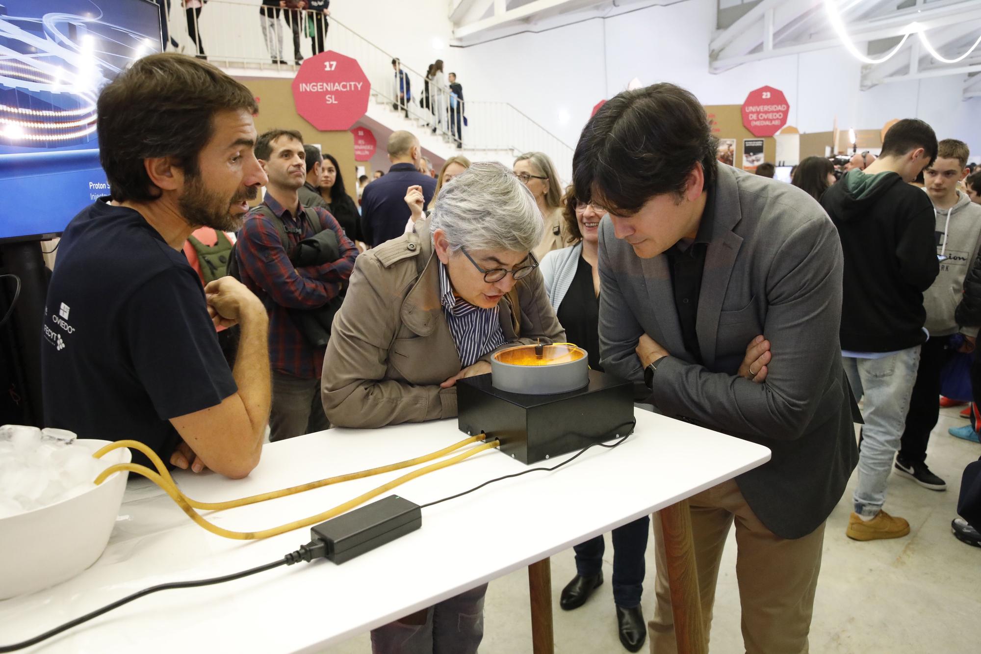 La primera Feria de la Ciencia y la Innovación congrega a 1.600 estudiantes en la Laboral