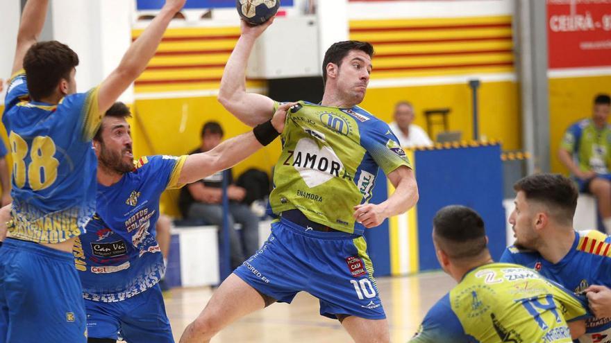 El Balonmano Zamora Enamora, con la permanencia a un paso