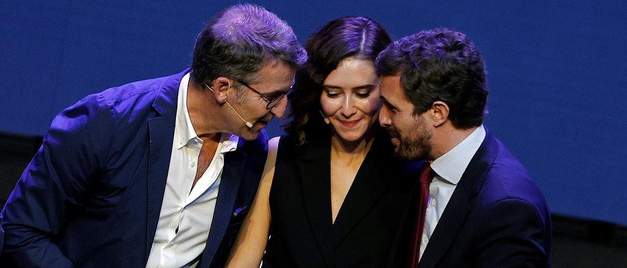 Alberto Núñez Feijóo e Isabel Díaz Ayuso, con Pablo Casado, en una imagen de archivo.