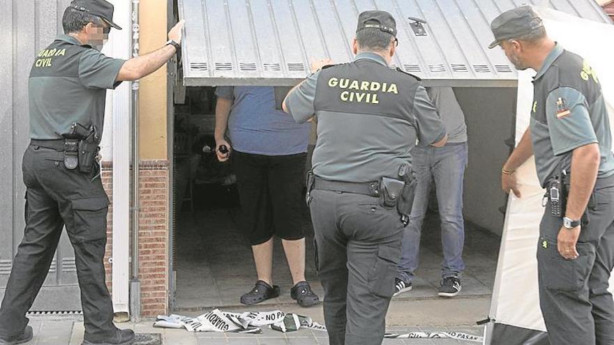 Un ladrón agrede a la Guardia Civil durante su fuga en Orpesa