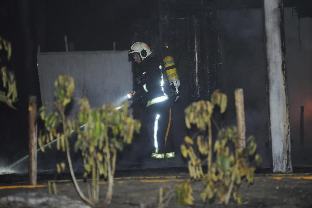 Arde el chiringuito Playa Padre en Marbella