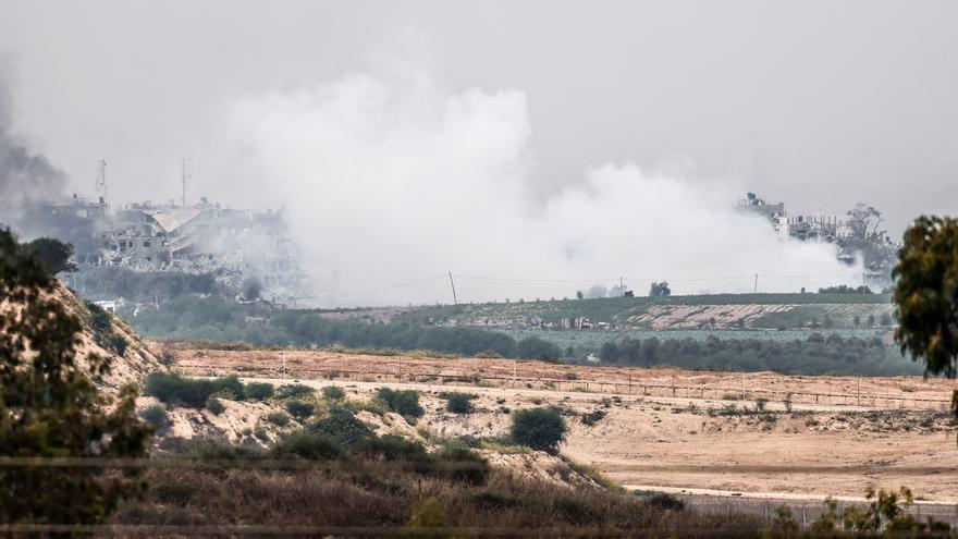 Milers de persones entren als magatzems de l’ONU al sud de Gaza per agafar farina i altres aliments bàsics