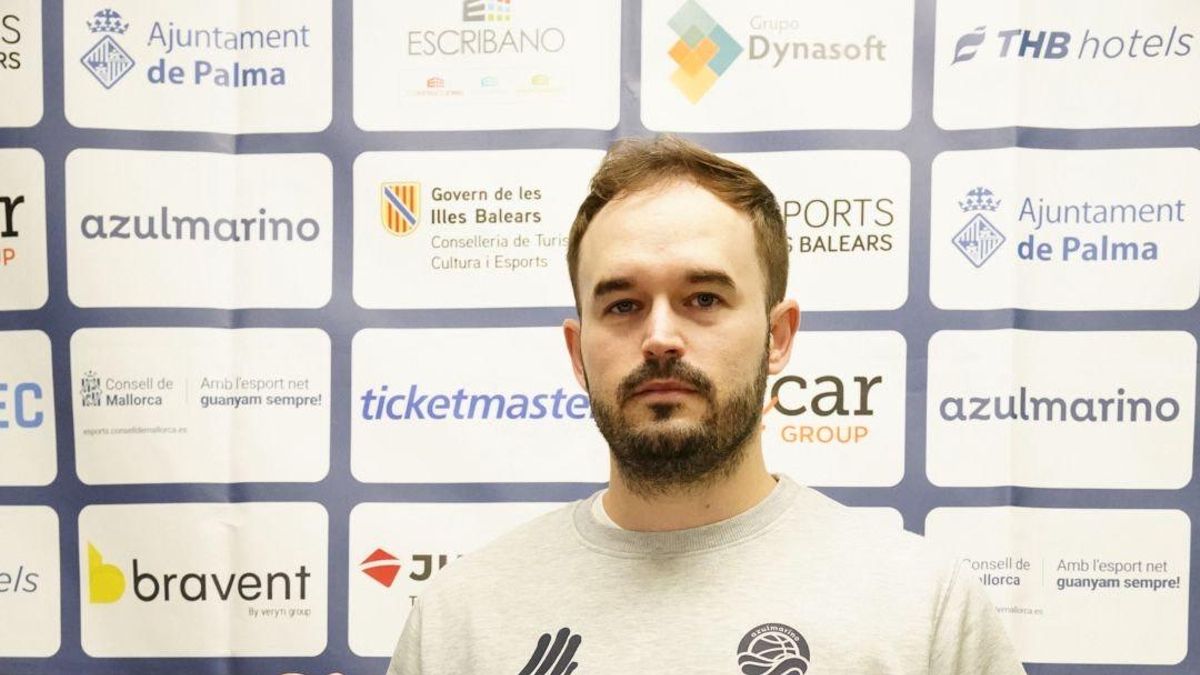 Alberto Antuña, técnico del Azulmarino.