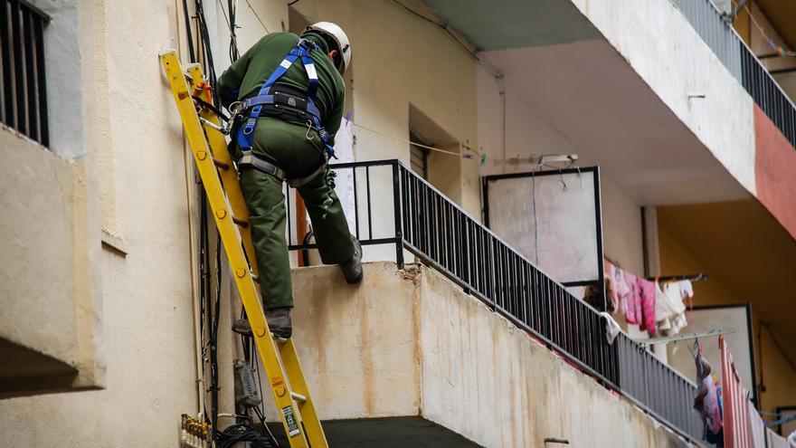 Iberdrola supera las 100 intervenciones en dos años por enganches ilegales en Caliu de Elda