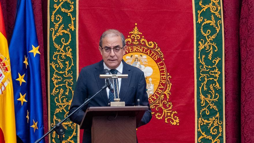 El rector de la universidad de Sevilla, Miguel Ángel Castro