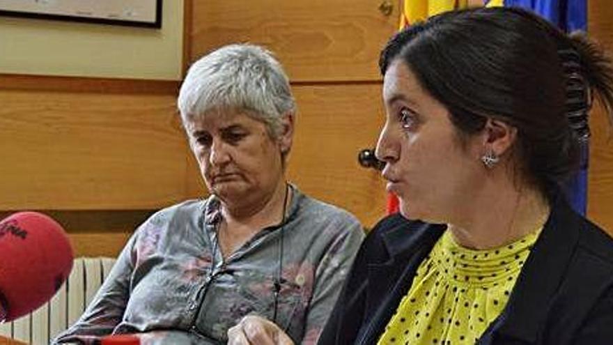 Sara Alarcón, presidenta del Consell, i Maria Pilar Fons, presidenta del Centre Sanitari, ahir