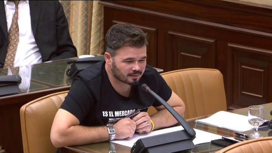 Rifirafe en el Congreso por la camiseta de Gabriel Rufián