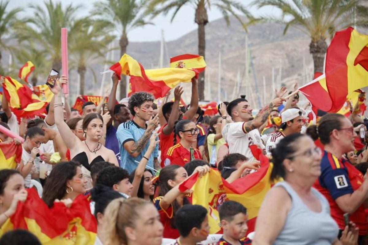 Los mejores momentos de la afición de España en Cartagena, en fotos