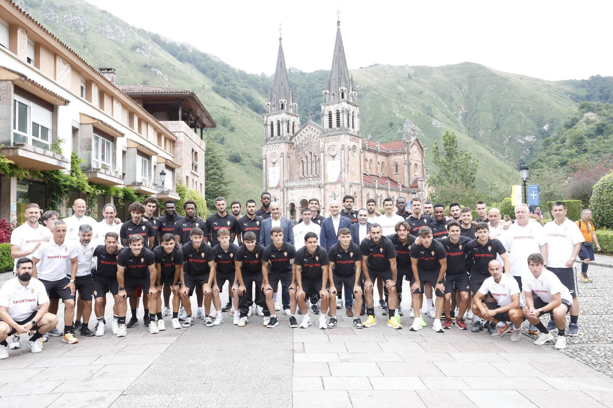 EN IMÁGENES: Visita del Sporting a La Santina en Covadonga