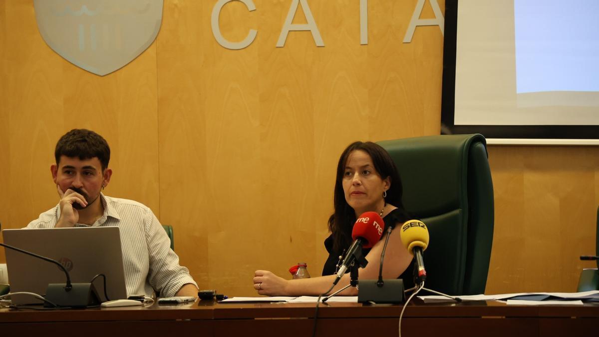 La alcaldesa de Catarroja, Lorena Silvent, en rueda de prensa.