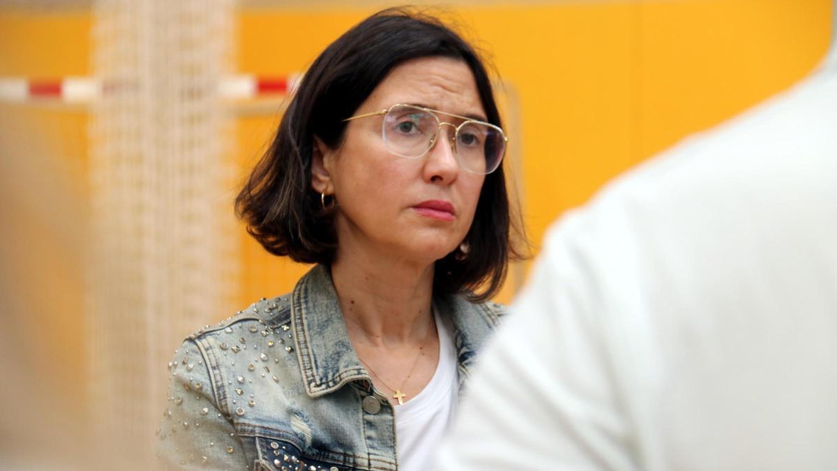 La consellera d'Interior, Núria Parlon, durant la reunió amb els cossos que intervenen en les tasques d'extinció del foc de l'Anoia