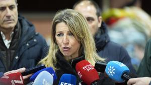 La vicepresidenta segunda del Gobierno y ministra de Trabajo y Economía Social, Yolanda Díaz, atiende a los medios en el marco de una visita realizada al puesto de mando avanzado y mantiene un encuentro con los trabajadores que participan en las labores d