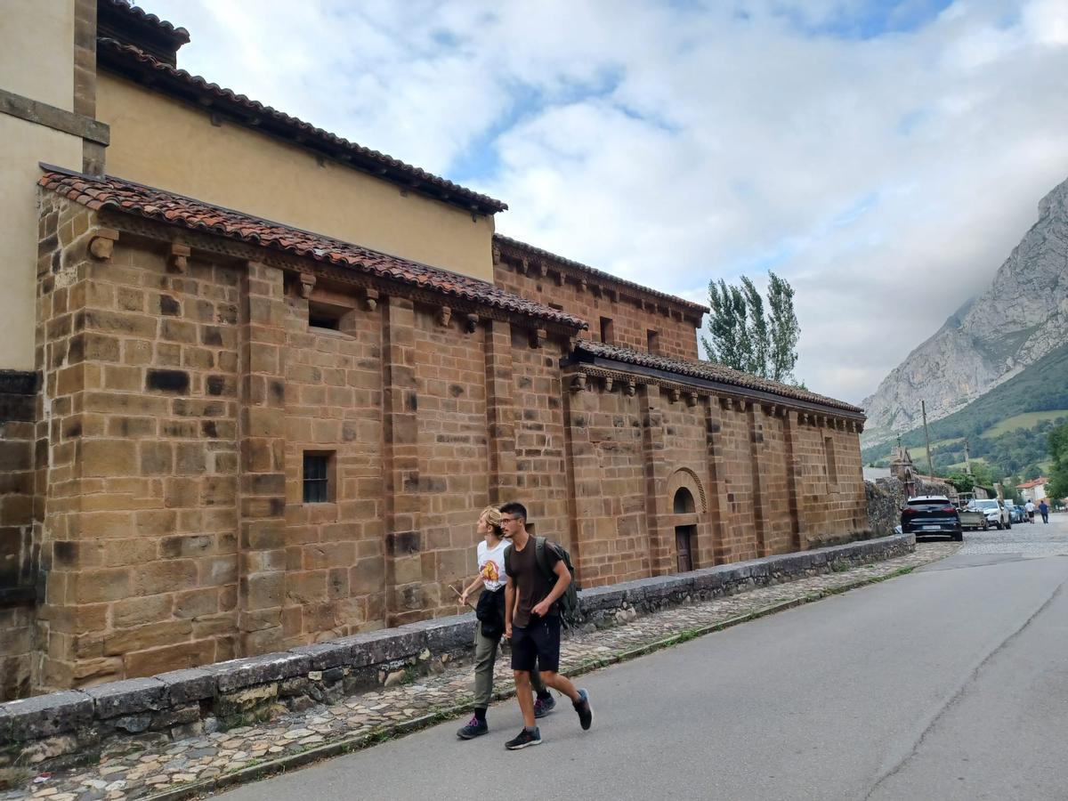 Exterior de la colegiata.