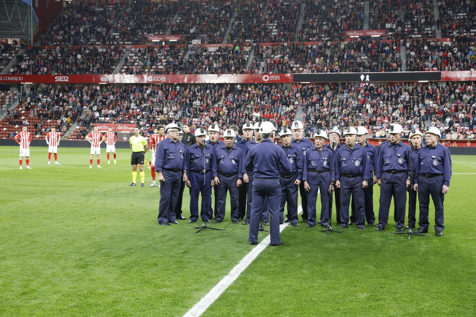 EN IMÁGENES: El Sporting - Tenerife disputado en El Molinón