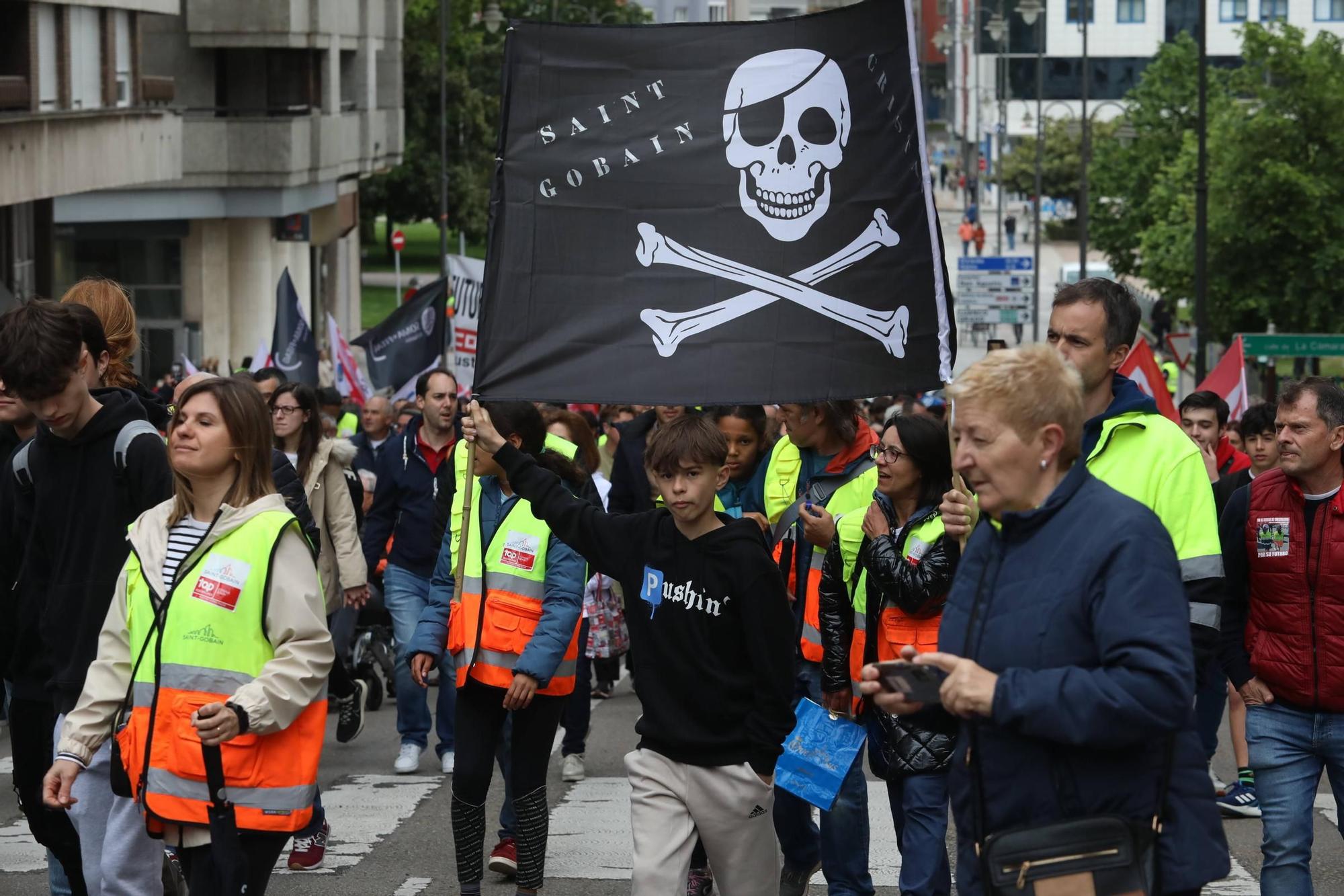 EN IMÁGENES: El avance de la protesta contra la cierre de Saint-Gobain en Avilés