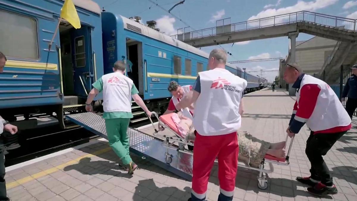 Un tren-ambulancia de Médicos Sin Fronteras cuida a 1.800 personas en Ucrania