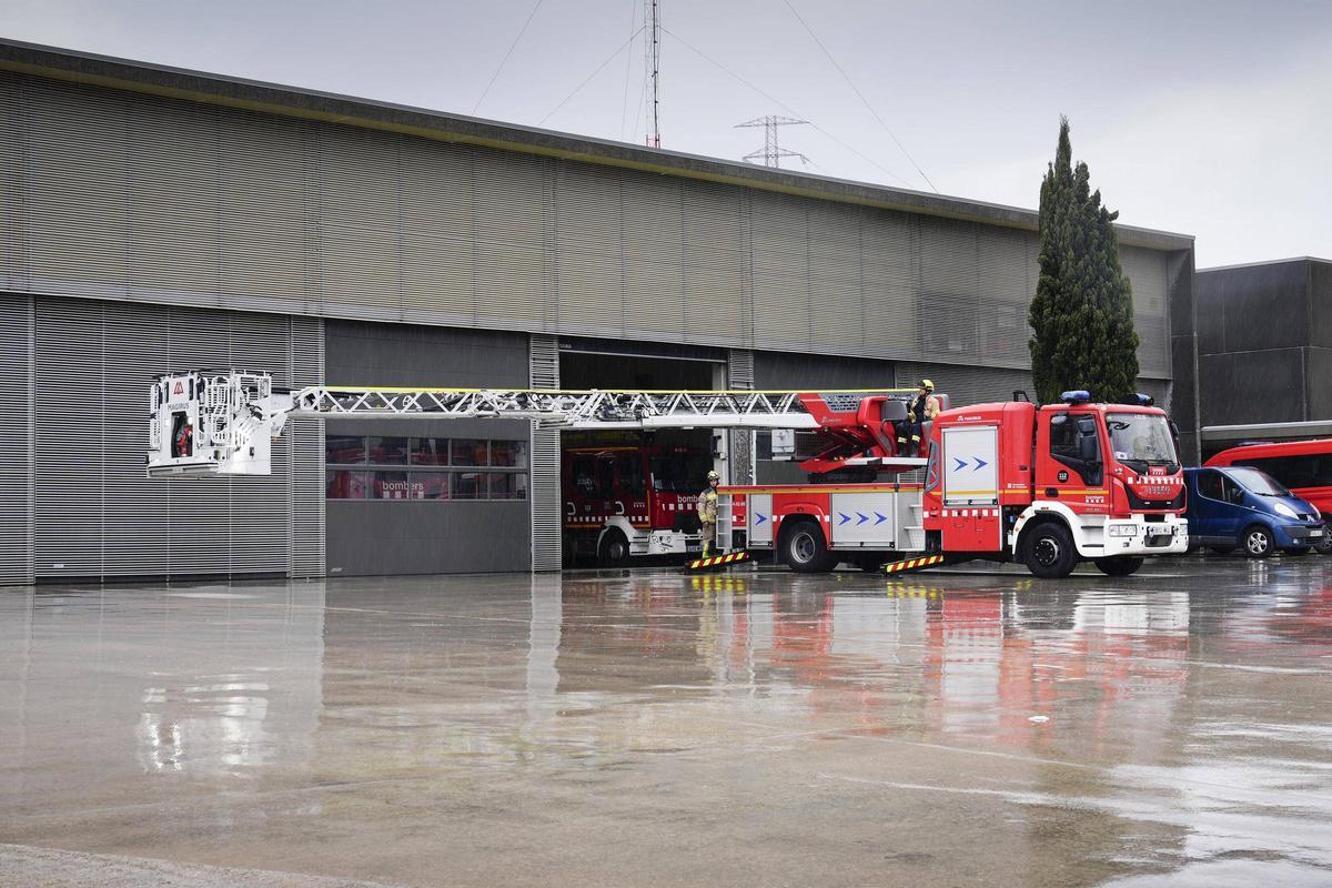 Operativos trabajando en el parque de Bombers de la Generalitat en Badalona bomberos Operativos trabajando en el parque de Bombers de la Generalitat en Badalona bomberos