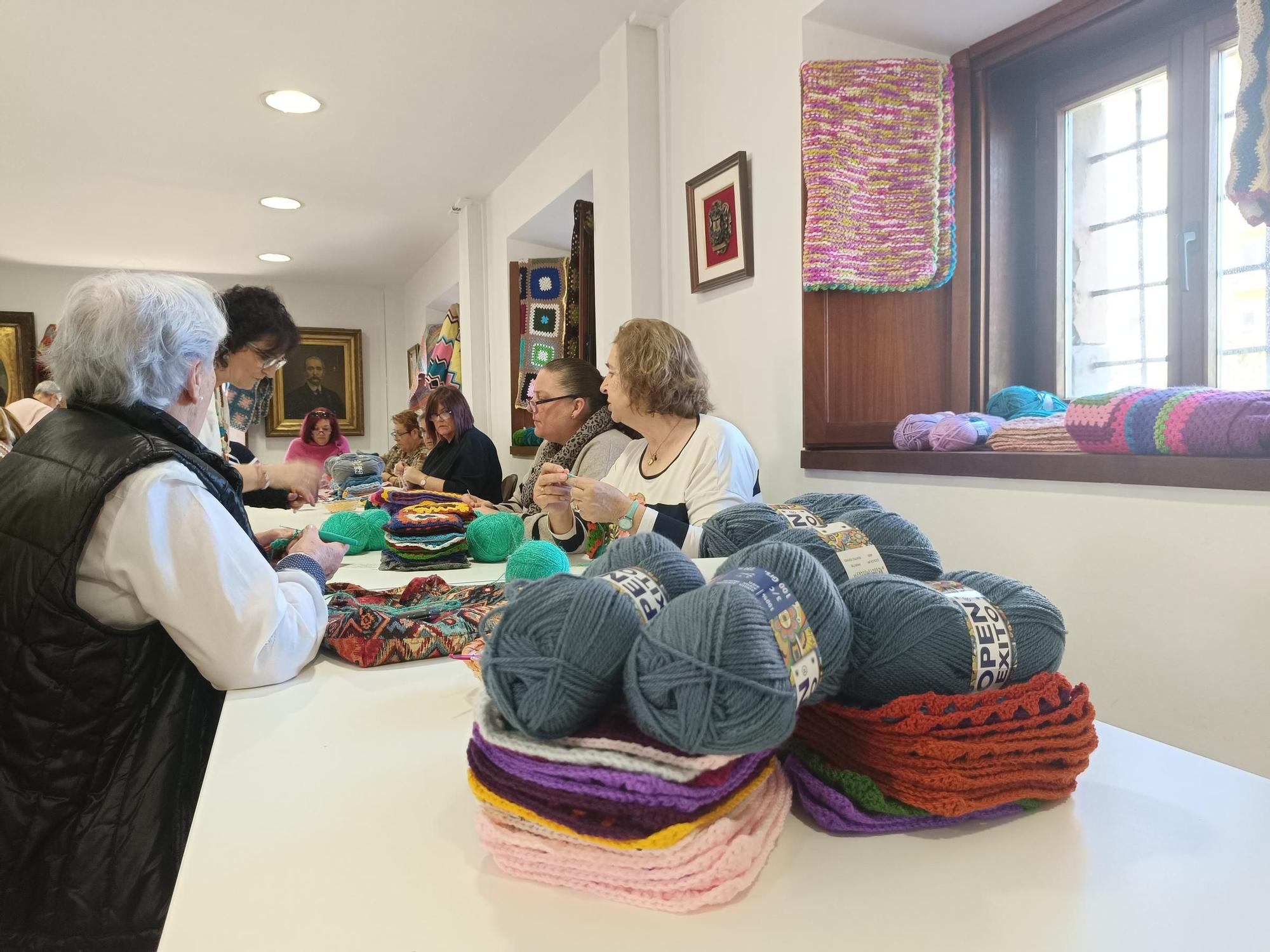 Así fue el Maratón Solidario de Crochet de Pola de Siero