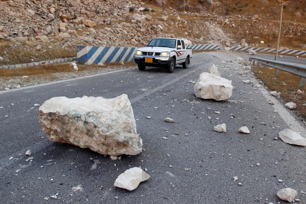 Imatges de les destrosses provocades per un terratrèmol a la frontera entre l''Iraq i l''Iran