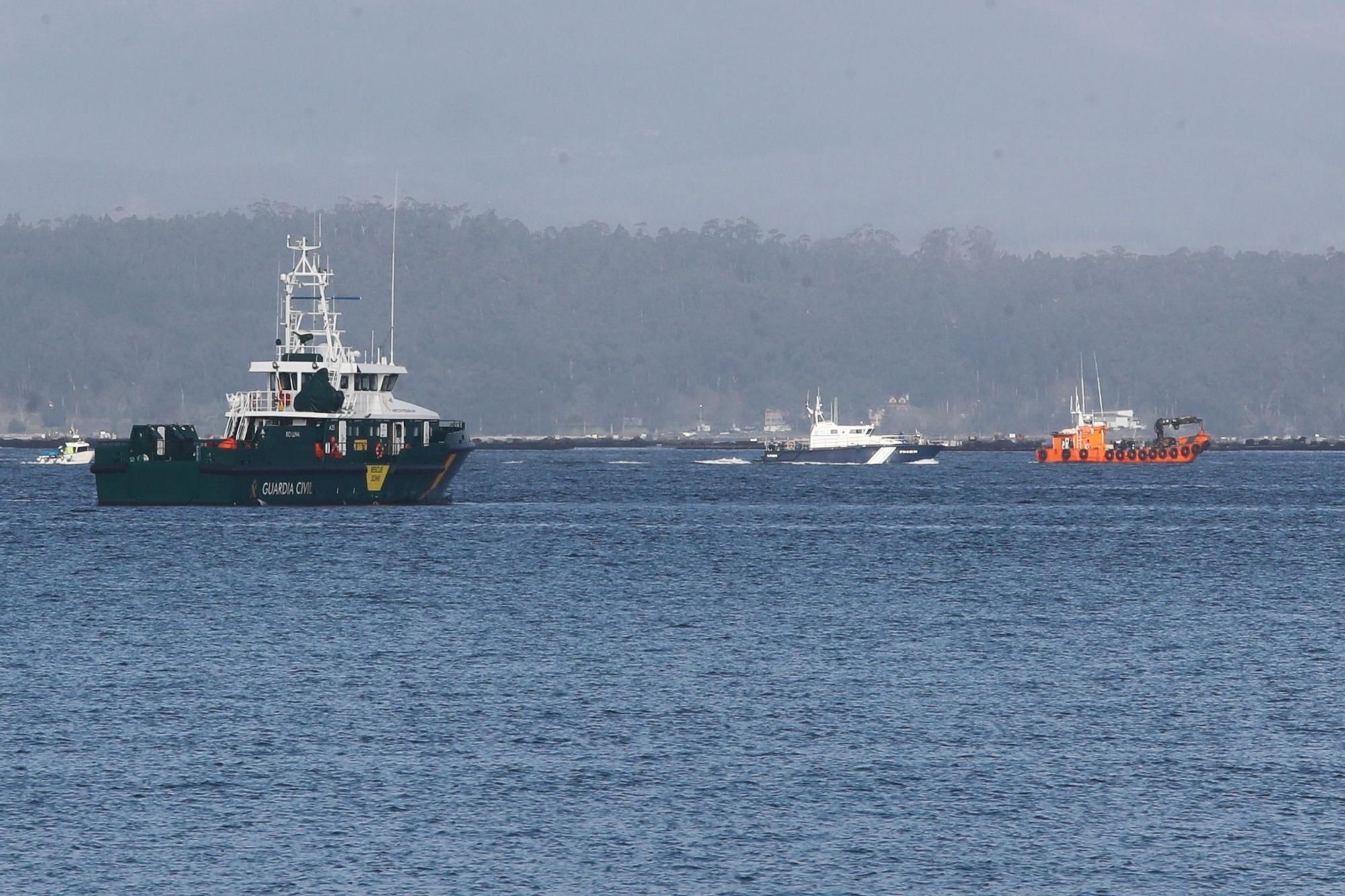 Operación de reflotado del narcosubmarino en la ría de Arousa