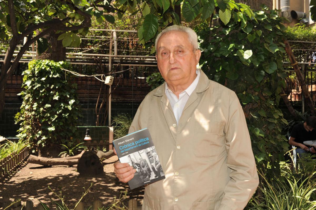 Albert Manent, a l’Ateneu Barcelonès, presenta un llibre el maig del 2010.