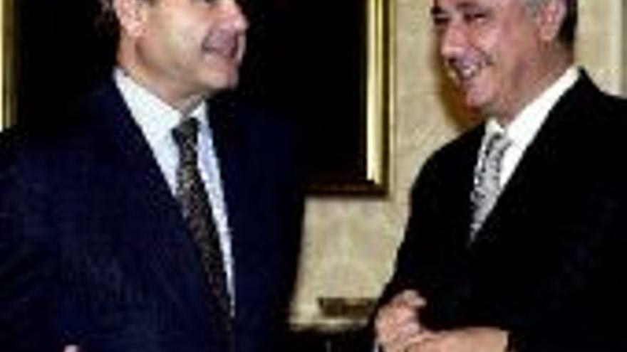 Gobierno y Junta confían en pactar financiación y traspasos este año
