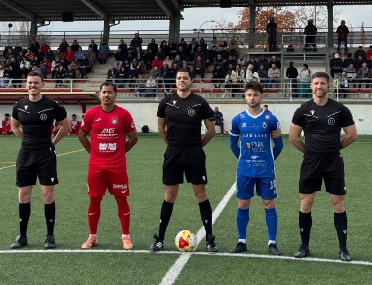 Los capitanes del Porreres y del Andratx en el partido de ida.