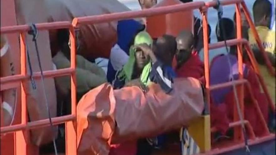 Una patera con 58 inmigrantes llega a la costa de Motril