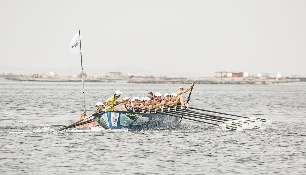 Un momento de la regata femenina.