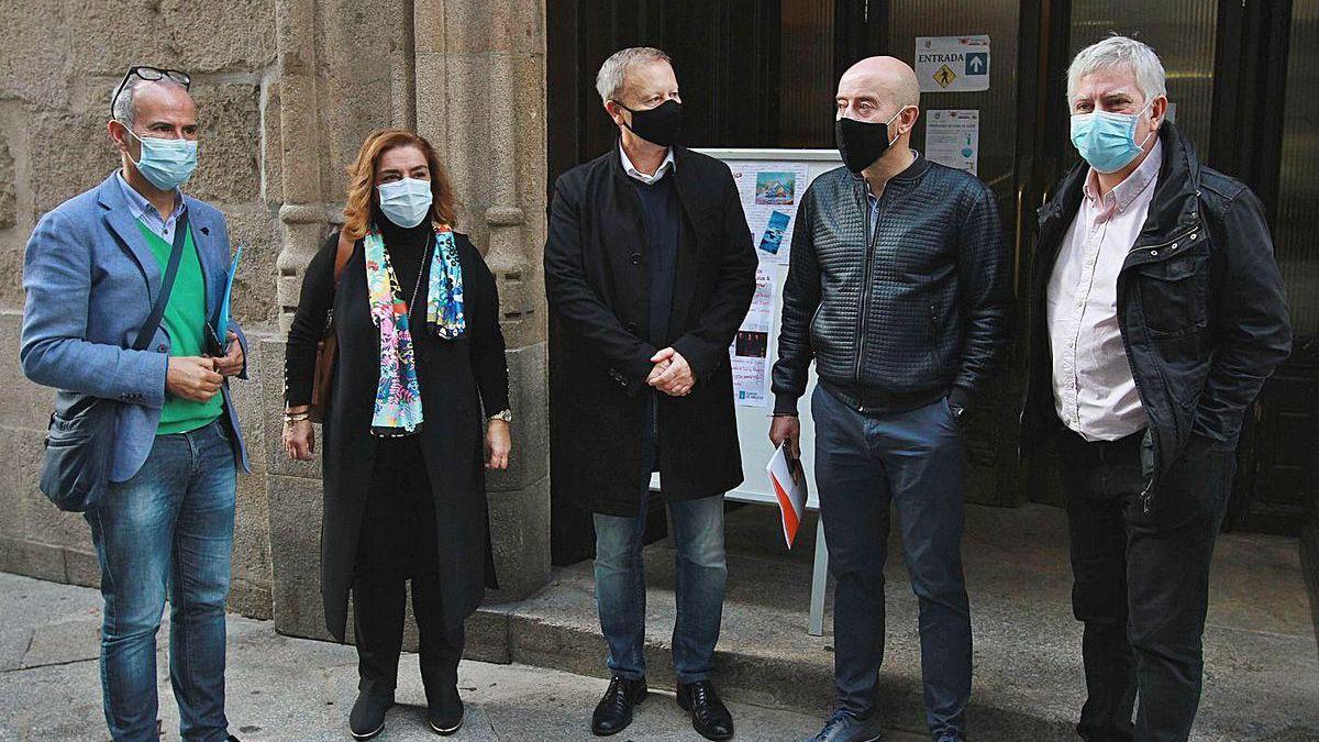 Jesús Vázquez, Flora Moure, Rafael Villarino, Araújo y Caride, ayer, antes de la reunión.