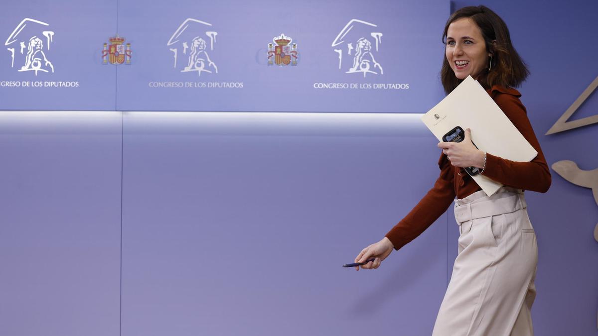 La secretaria general de Podemos, Ione Belarra, en rueda de prensa en el Congreso.