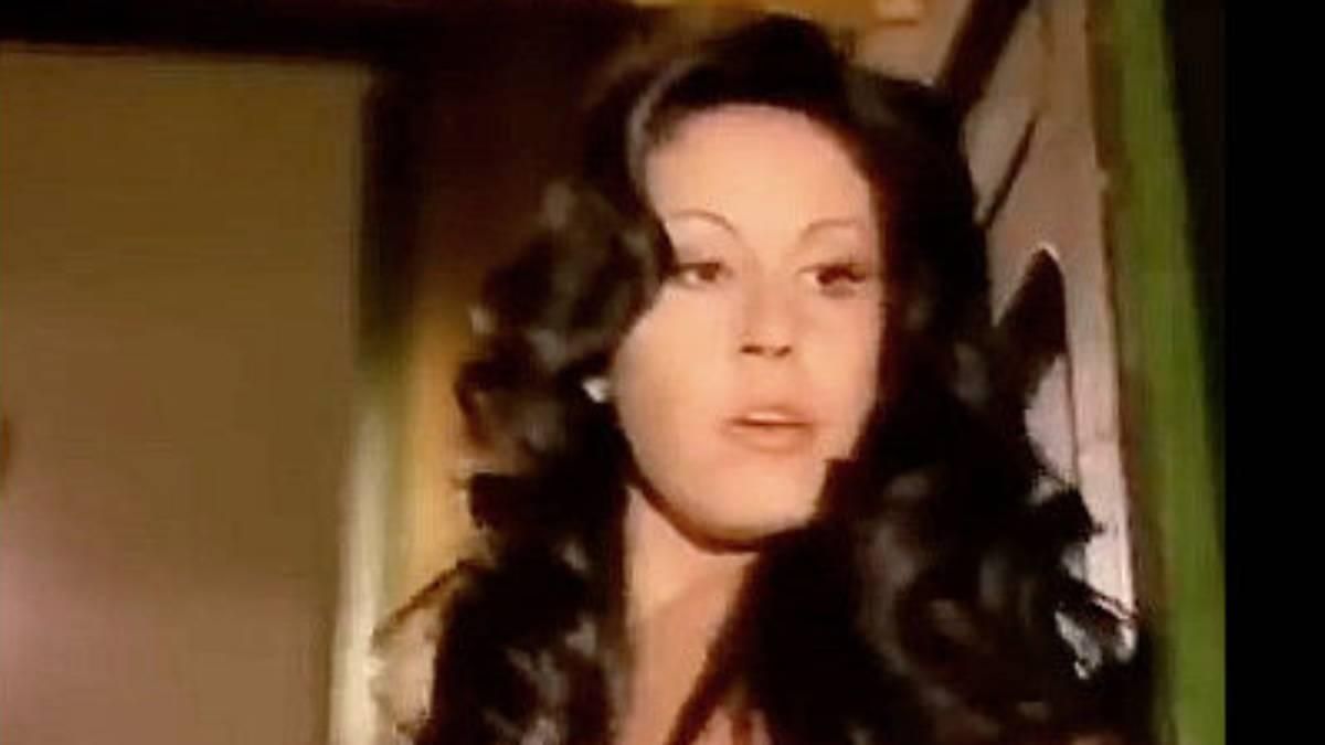 Paula Pattier como Moira en 'If You Shoot … You Live!' (1975)