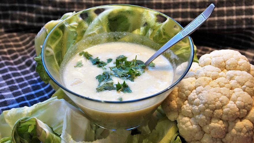 Sopa de coliflor: la receta de la abuela que te hará perder peso antes de Navidad