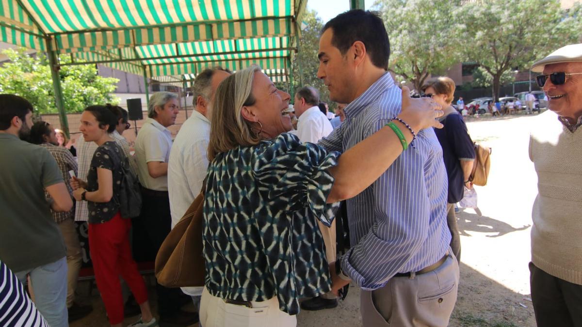 Isabel Albás y José Antonio Nieto este sábado, en un acto de la asociación de vecinos de El Camping.