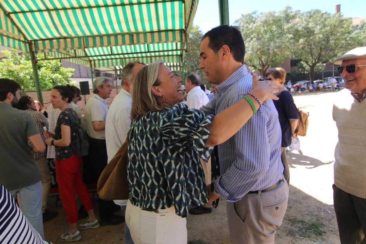 Isabel Albás y José Antonio Nieto este sábado, en un acto de la asociación de vecinos de El Camping.