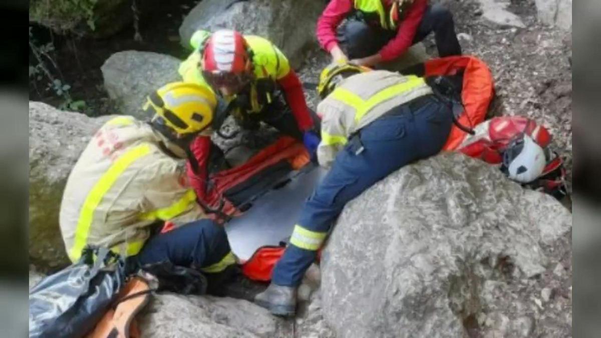 Rescate de un escalador herido en el Niu de l'Àliga, en Mont-ral (Alt Camp)