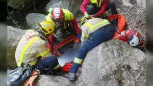 Rescate de un escalador herido en el Niu de lÀliga, en Mont-ral (Alt Camp)