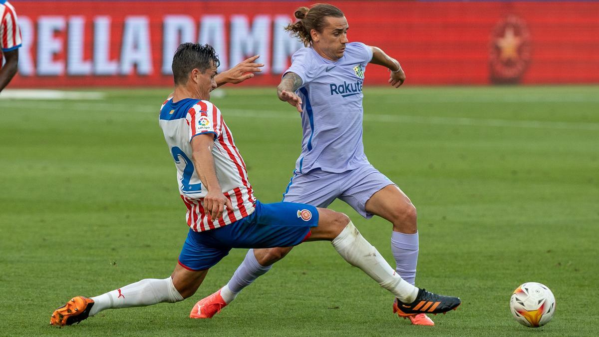 Antoine Griezmann, en una acción con Bernardo durante el segundo tiempo del Barça-Girona