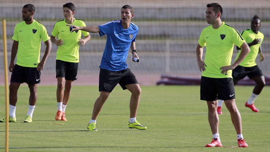 Javi Gracia da instrucciones durante el entrenamiento de este miércoles.