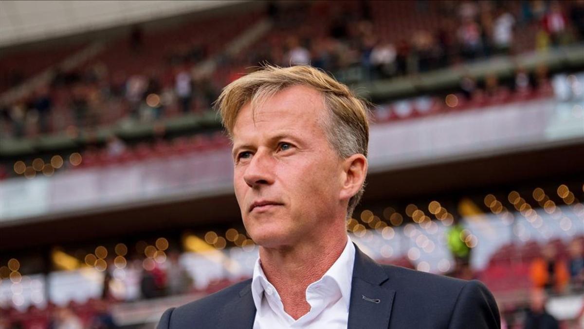 Andries Jonker ha dejado de ser entrenador del Wolfsburgo