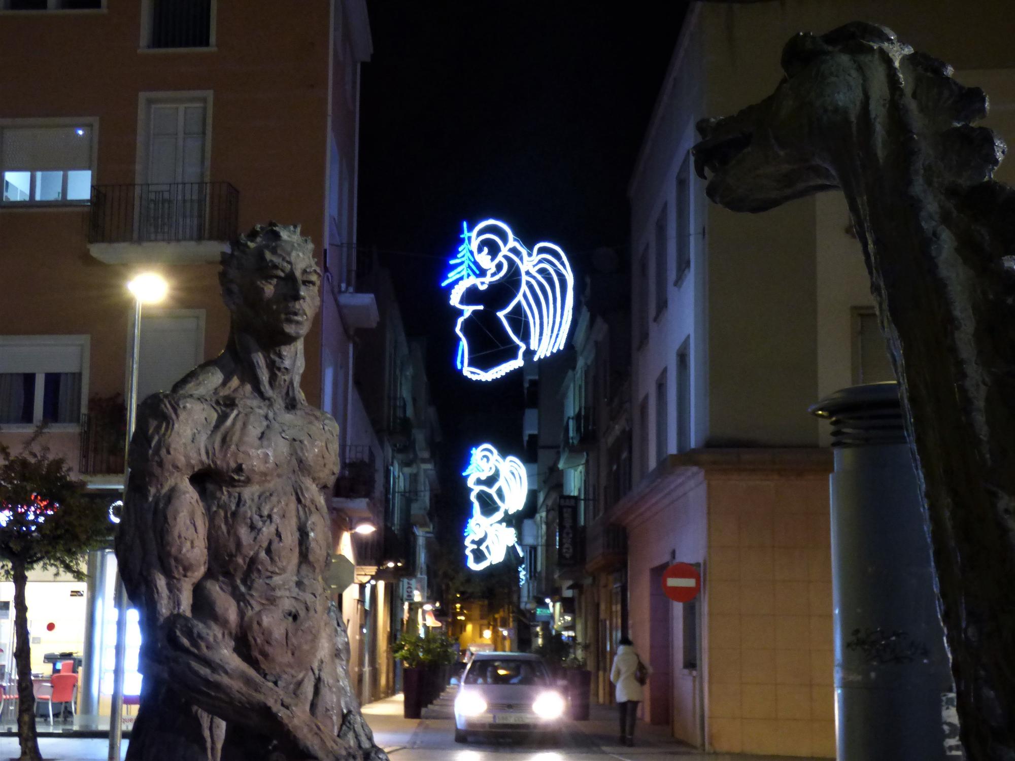 La màgia de Nadal s'encén a Figueres amb les llums dalinianes