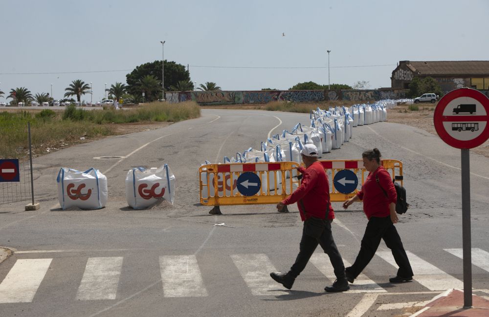 Sin solución a la vista para el bloqueo del vial del malecón en el Port de Sagunt